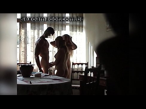 ❤️ సెక్స్ స్నేహితులు ఒక పెద్ద మనిషిని మరియు అతనితో ముగ్గురిని ఆహ్వానిస్తారు ☑ సూపర్ సెక్స్ మా వద్ద ❌