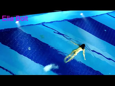 ❤️ నేను చూడటం ఆపలేను, ELLA BOLT రిసార్ట్ పూల్లో నగ్నంగా ఈత కొడుతూ దొరికిన యువ అందగత్తె ☑ సూపర్ సెక్స్ మా వద్ద ❌